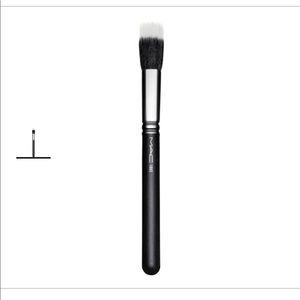 ⭐️MAC 188 Synthetic Small Duo Fibre Face Brush